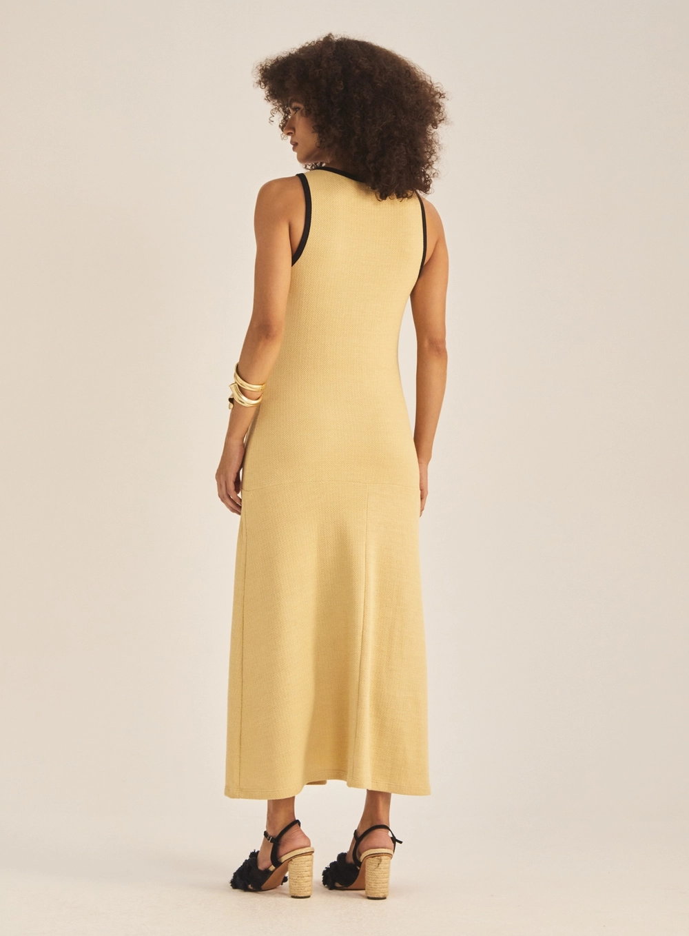 Vestido Slim Com Bolsos Bege 4
