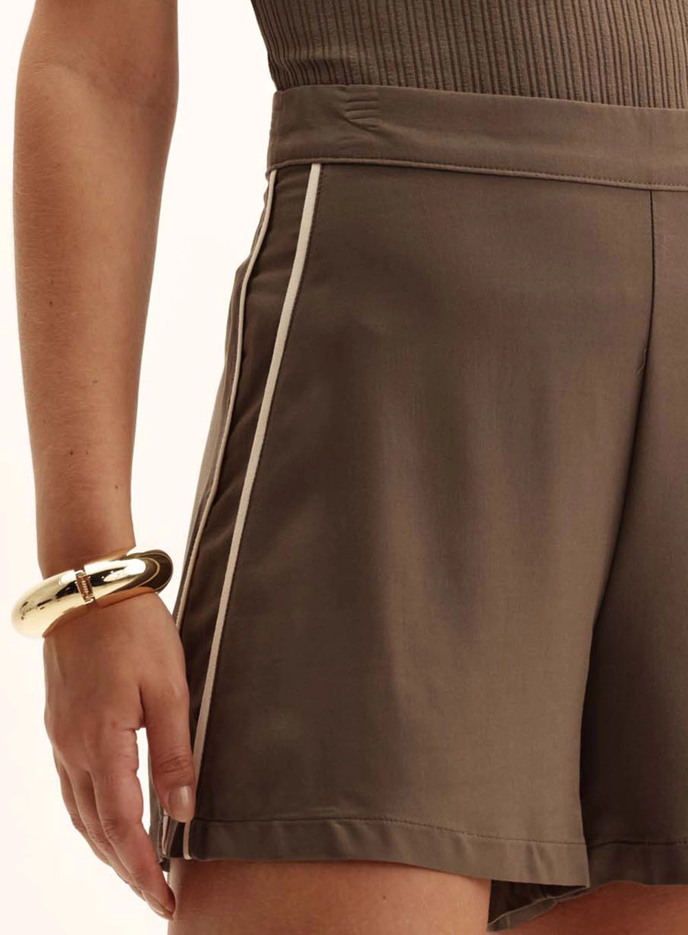 Short Feminino Comfort Listras Laterais Verde 3