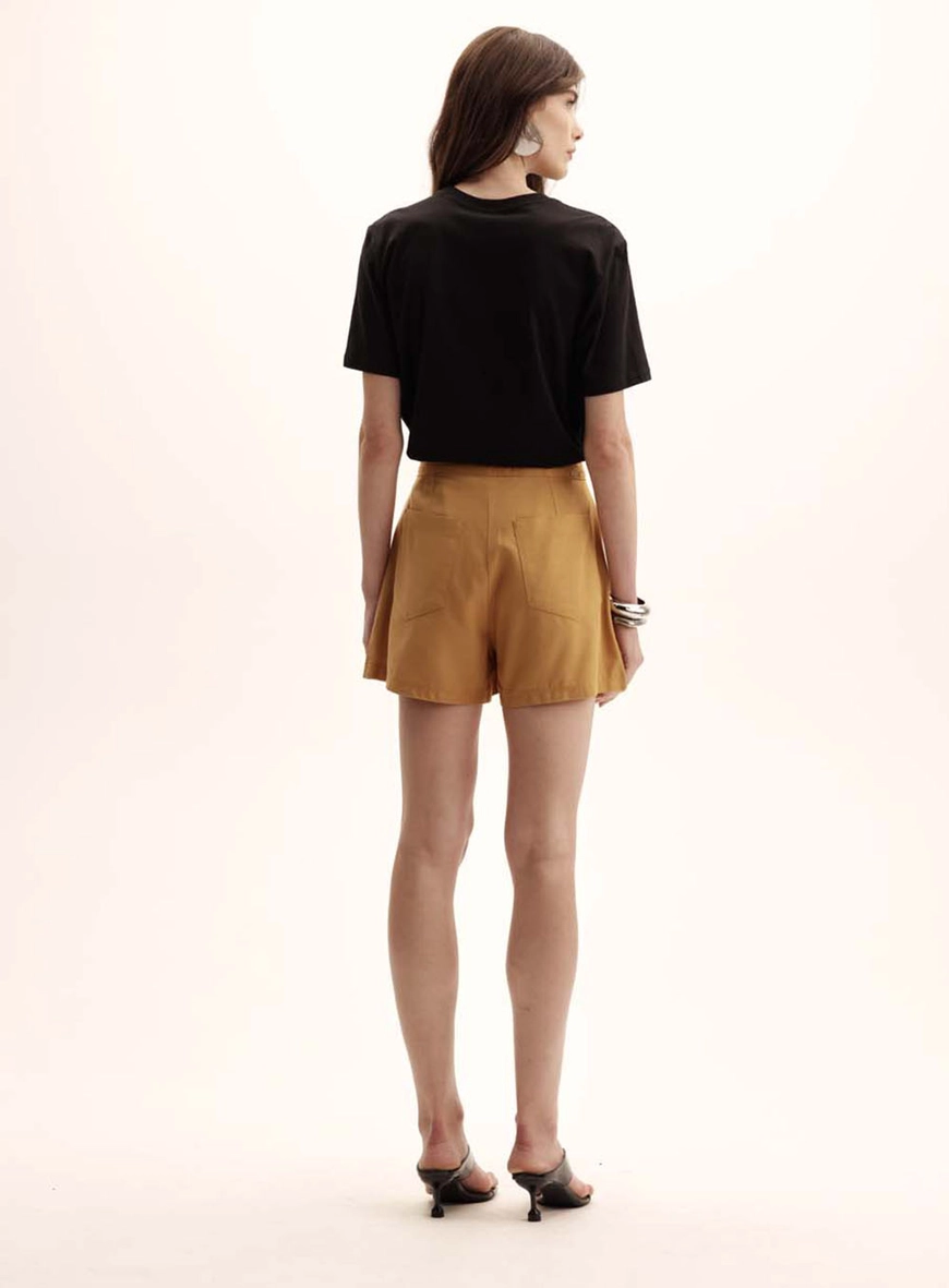 Short Feminino Alfaiataria Comfort Bolso Faca Bege 3