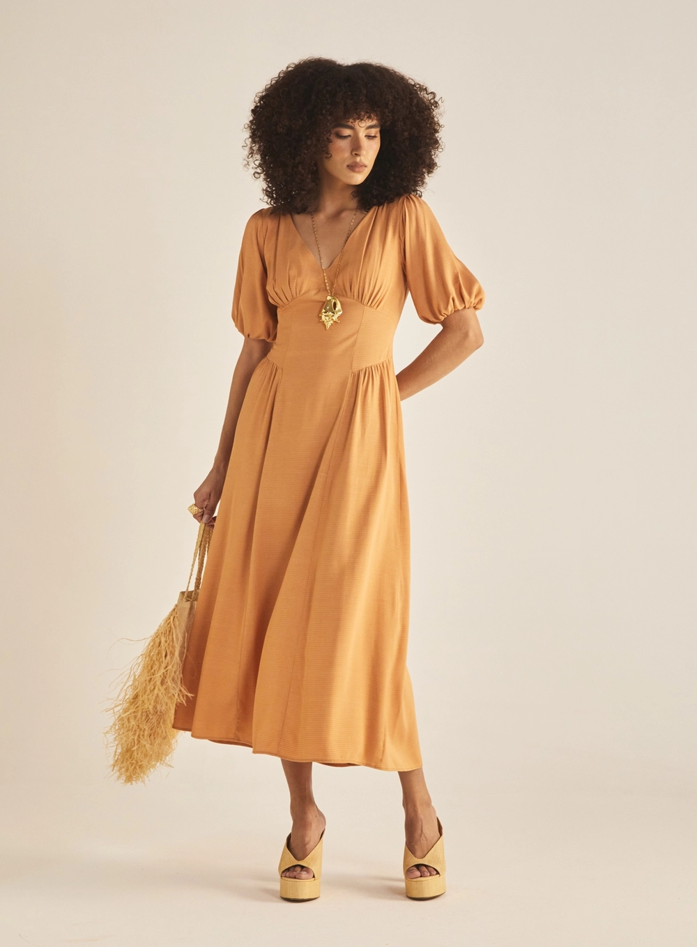 Vestido Godê Manga Bufante Acinturado Bege 1