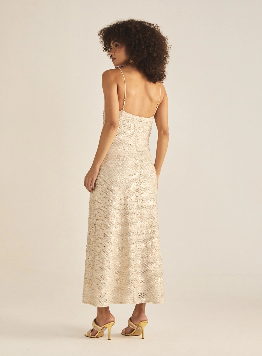 Vestido Evasê Paetê Fechamento Em Ziper Bege 4