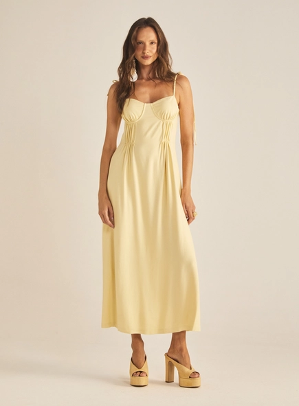 Vestido Evasê Busto Marcado E Amarração