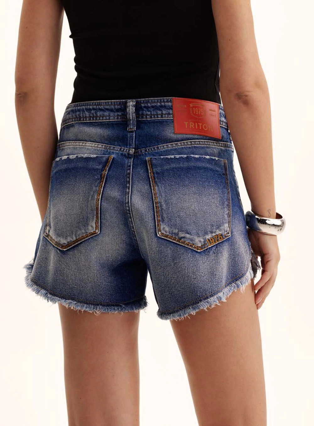 Short Jeans Feminino Over Com Aplicação Loose Índigo 4