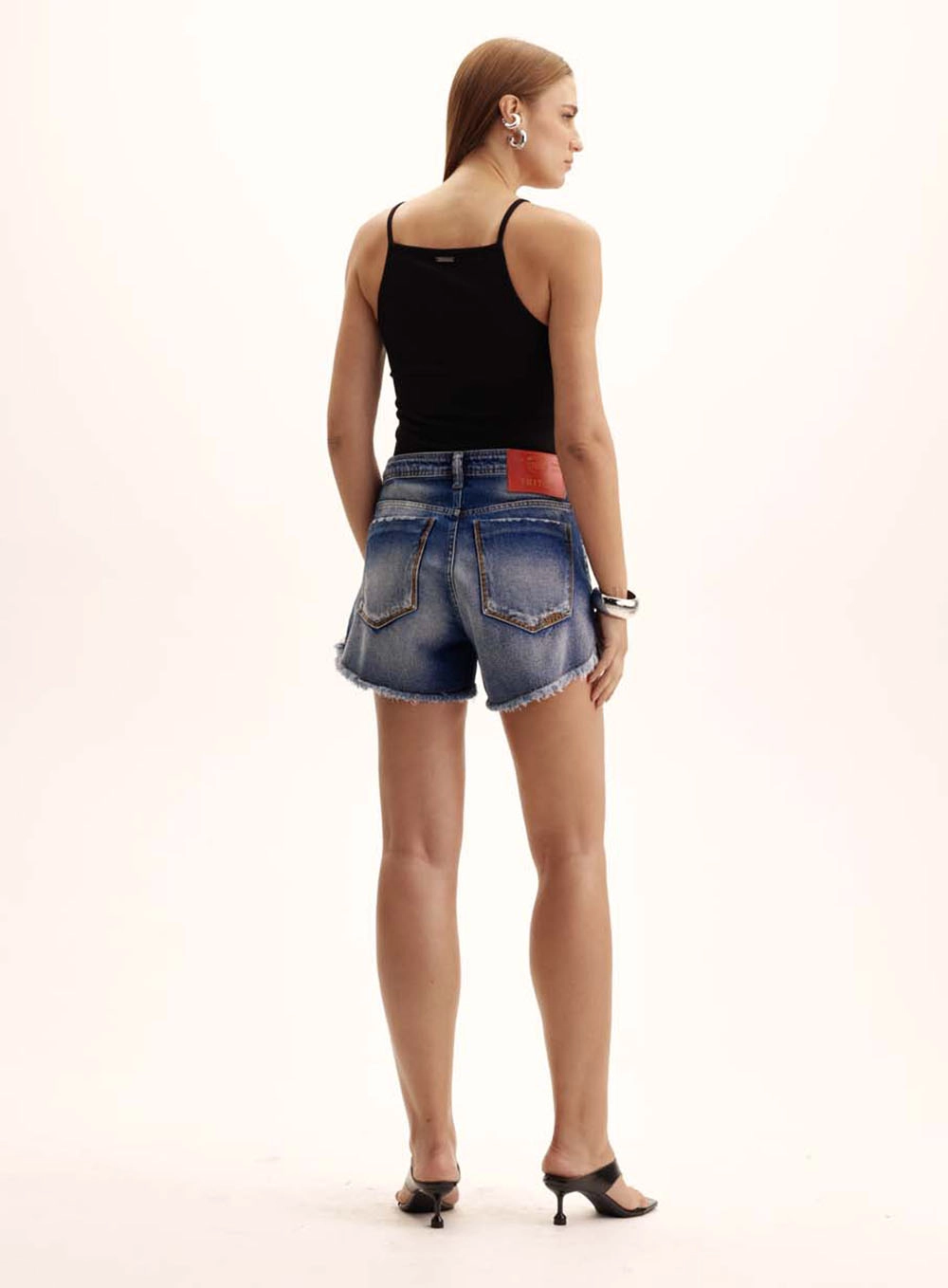Short Jeans Feminino Over Com Aplicação Loose Índigo 5