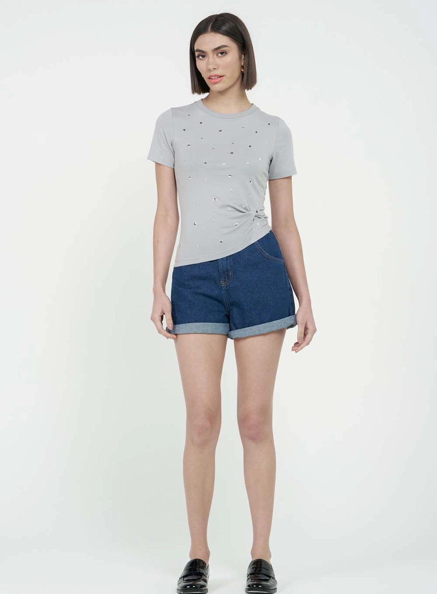 Camiseta Baby Look Com Aplicação E Torção Frente Cinza 1