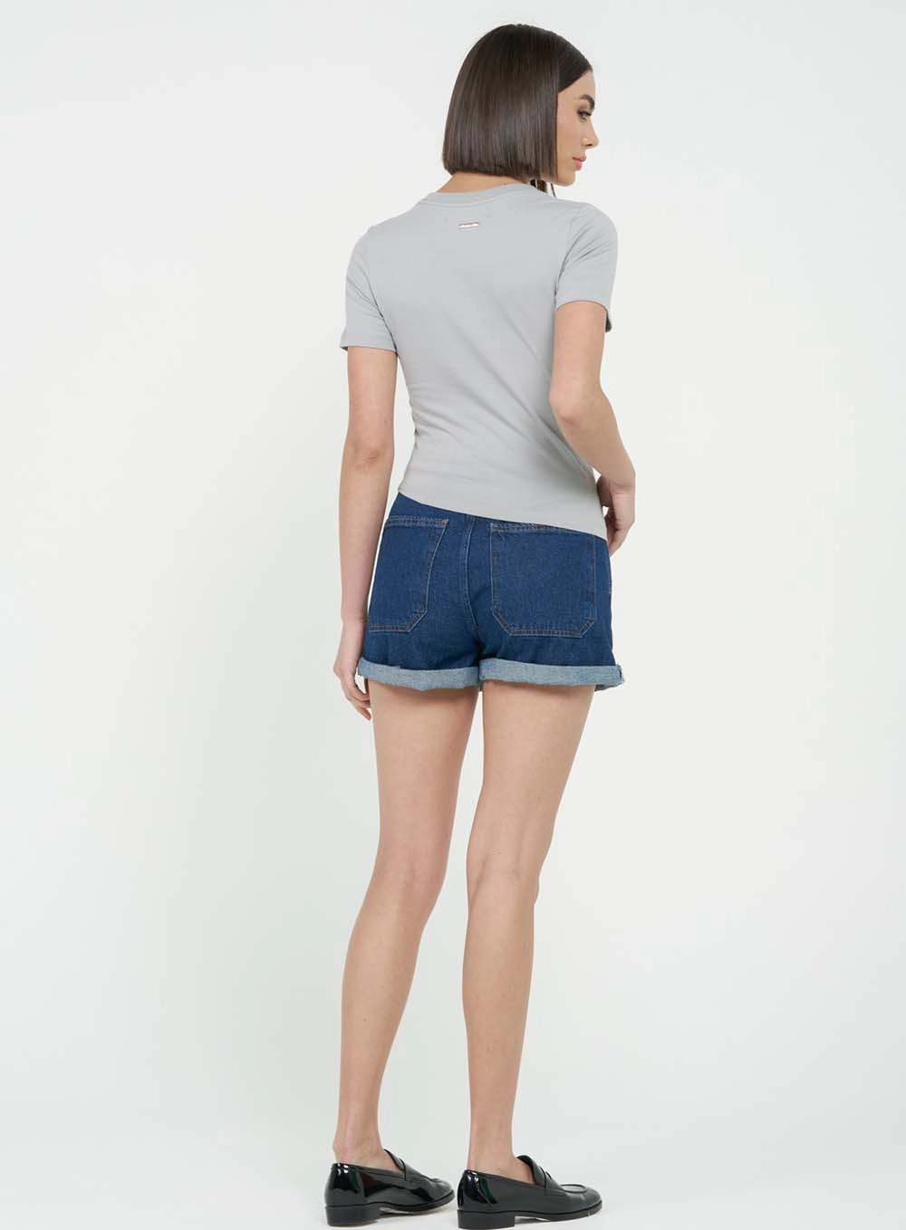 Camiseta Baby Look Com Aplicação E Torção Frente Cinza 4