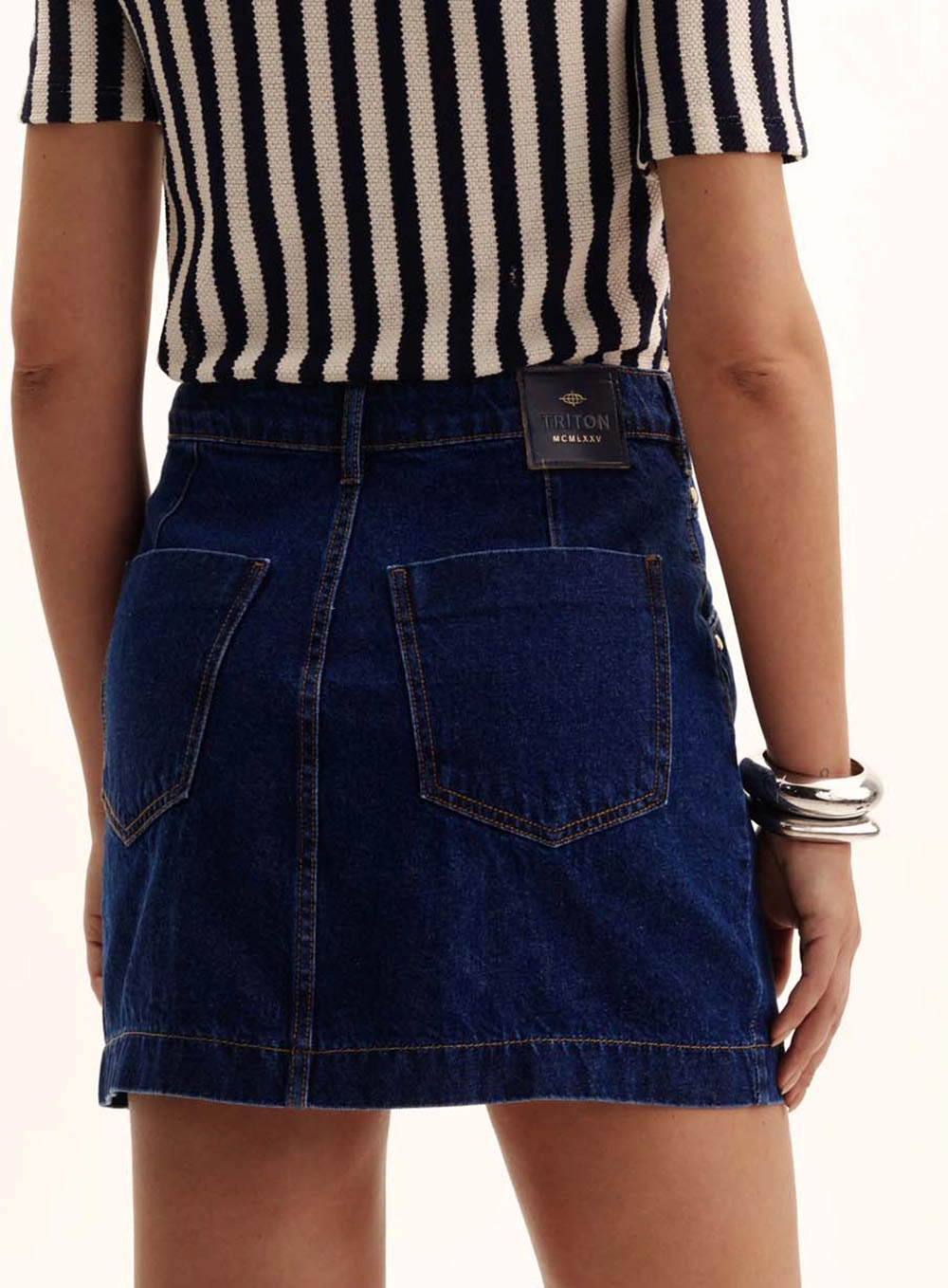 Saia Jeans Curta Com Bolsos Índigo 4