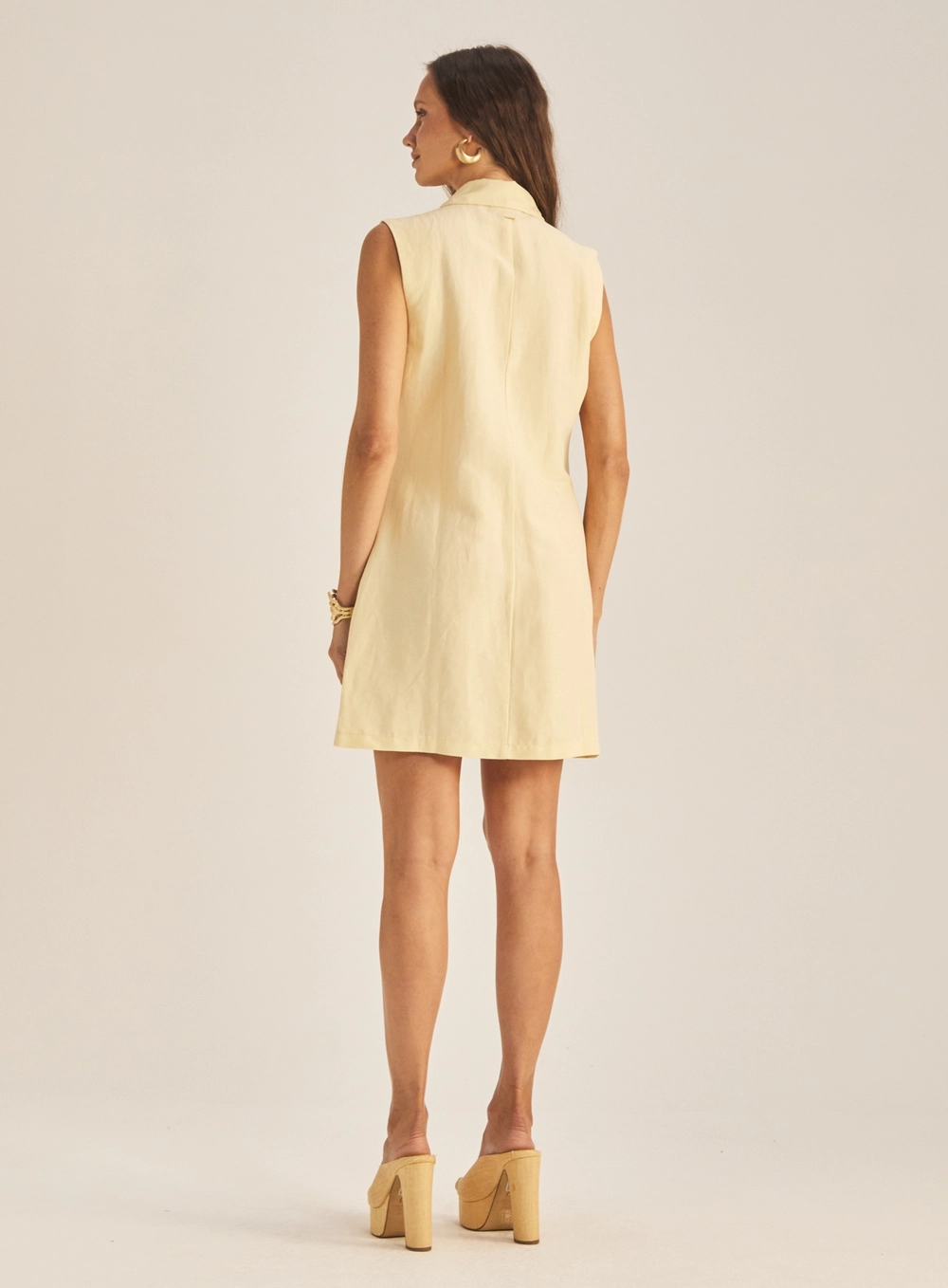 Vestido Comfort Linho Gola Polo Bege 4