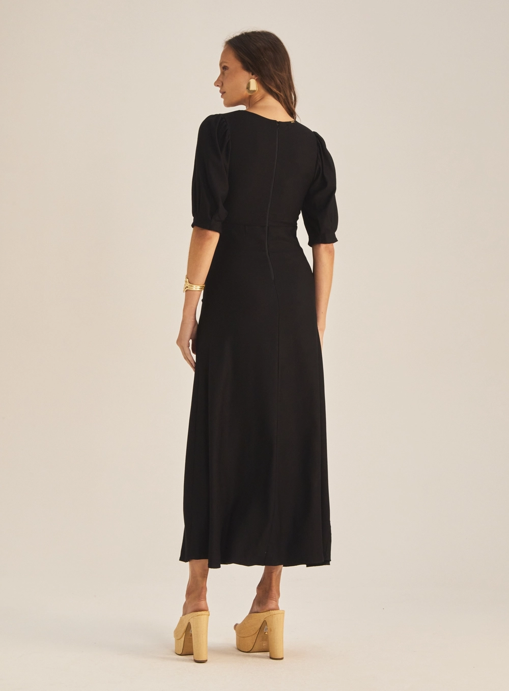 Vestido Godê Detalhe No Decote Preto 4