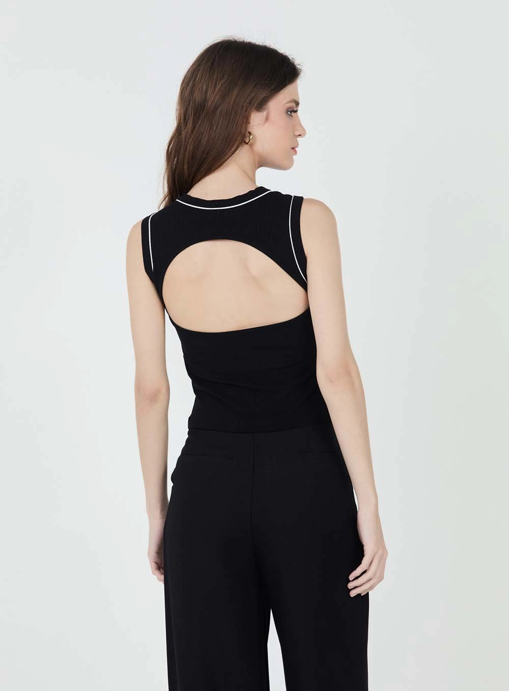 Blusa Small Canelada Com Costas Abertas Preto 3