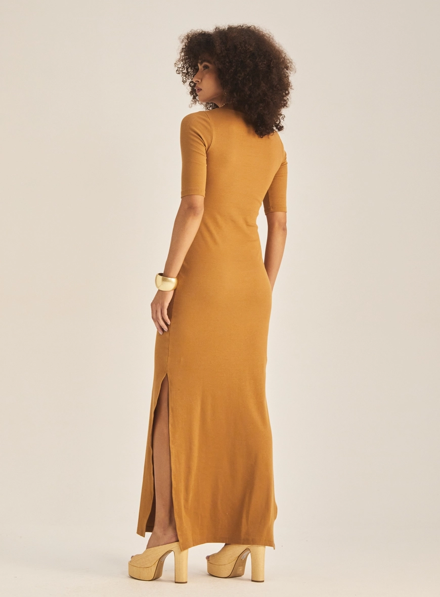 Vestido Comfort Longo Com Fenda Marrom Evermore 4