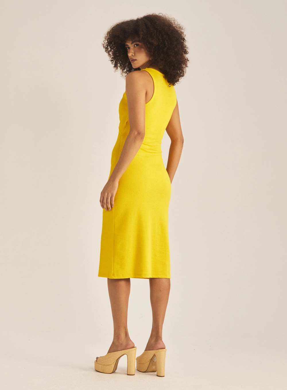 Vestido Slim Com Decote V Canelado Amarelo 4
