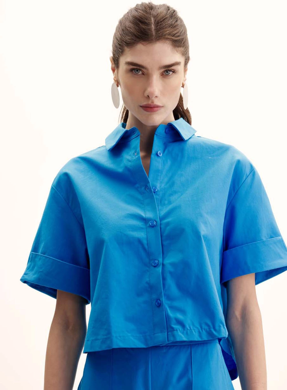 Camisa Feminina Oversized Curta Manga Dobrada Azul 2