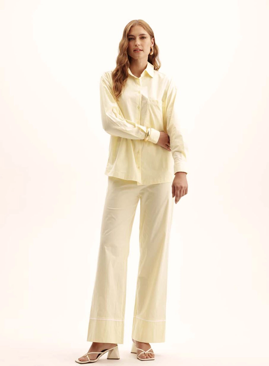 Camisa Feminina Oversized Com Bolsos Amarelo 1