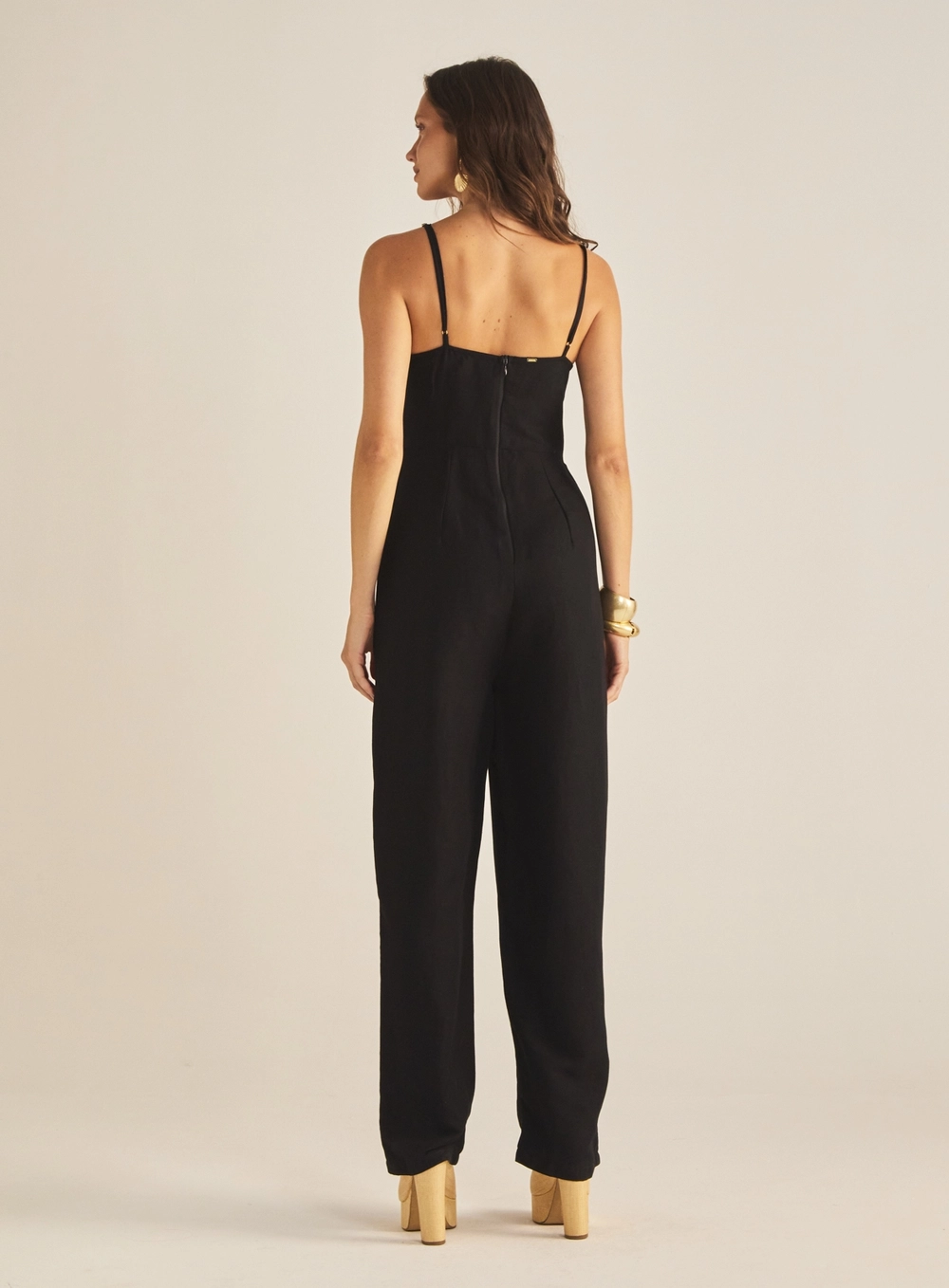 Macacão Wide Leg Linho Bordado Preto 4