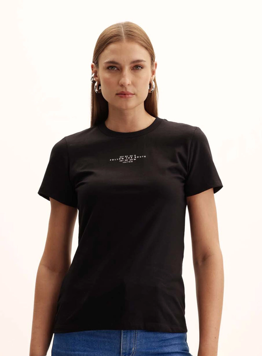 Camiseta Feminina Slim Decote Redondo Preto 2
