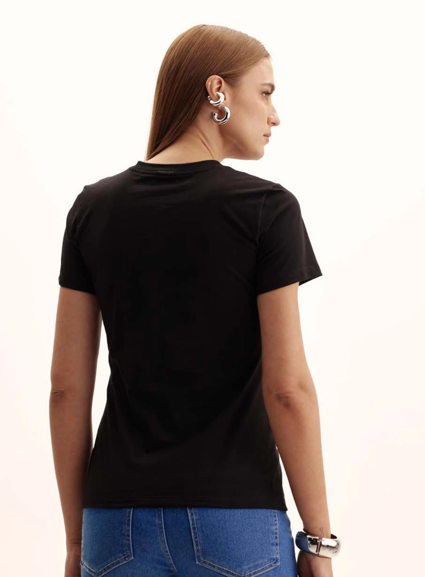 Camiseta Feminina Slim Decote Redondo Preto 4