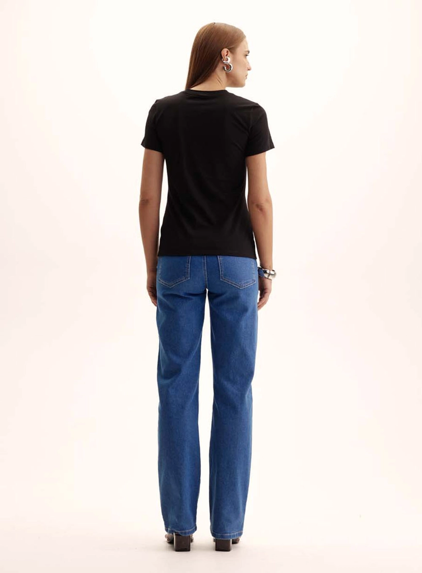 Camiseta Feminina Slim Decote Redondo Preto 5