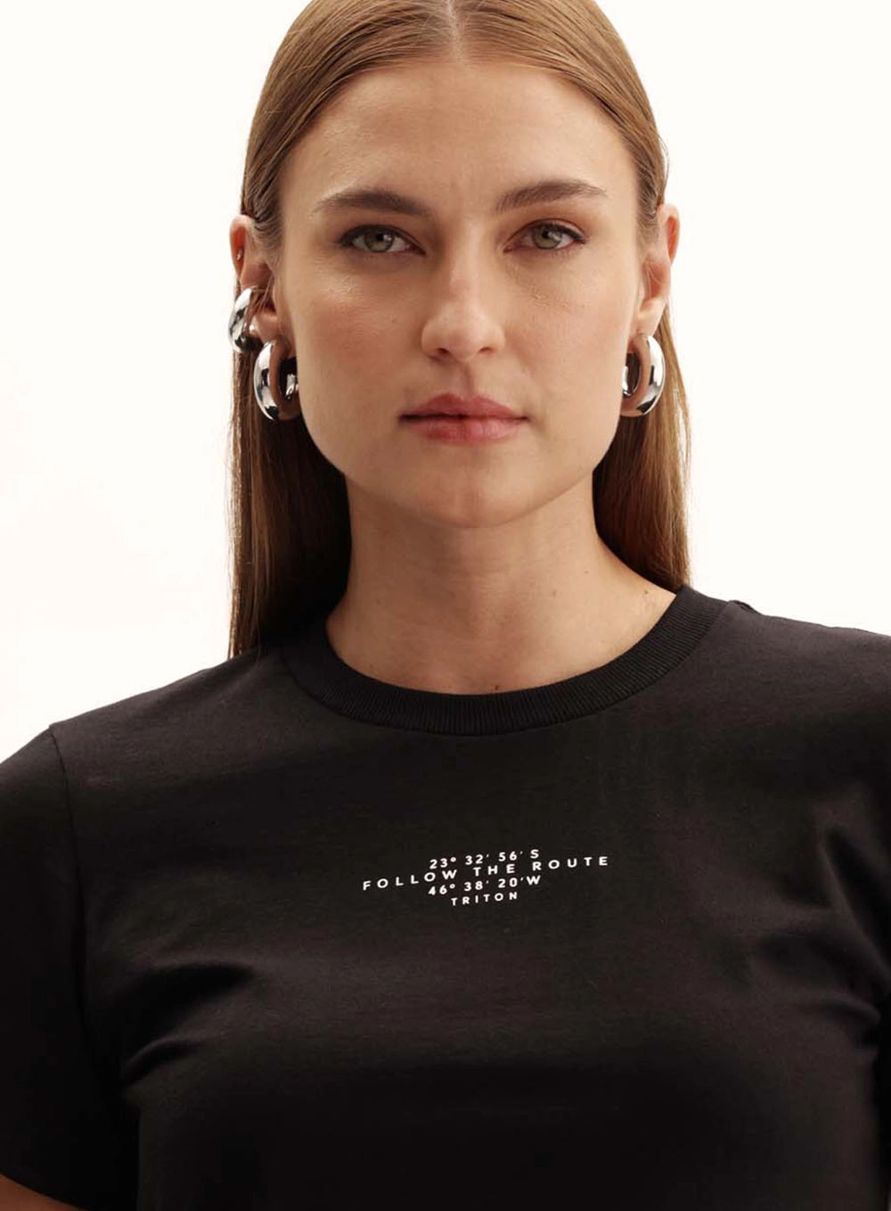 Camiseta Feminina Slim Decote Redondo Preto 3