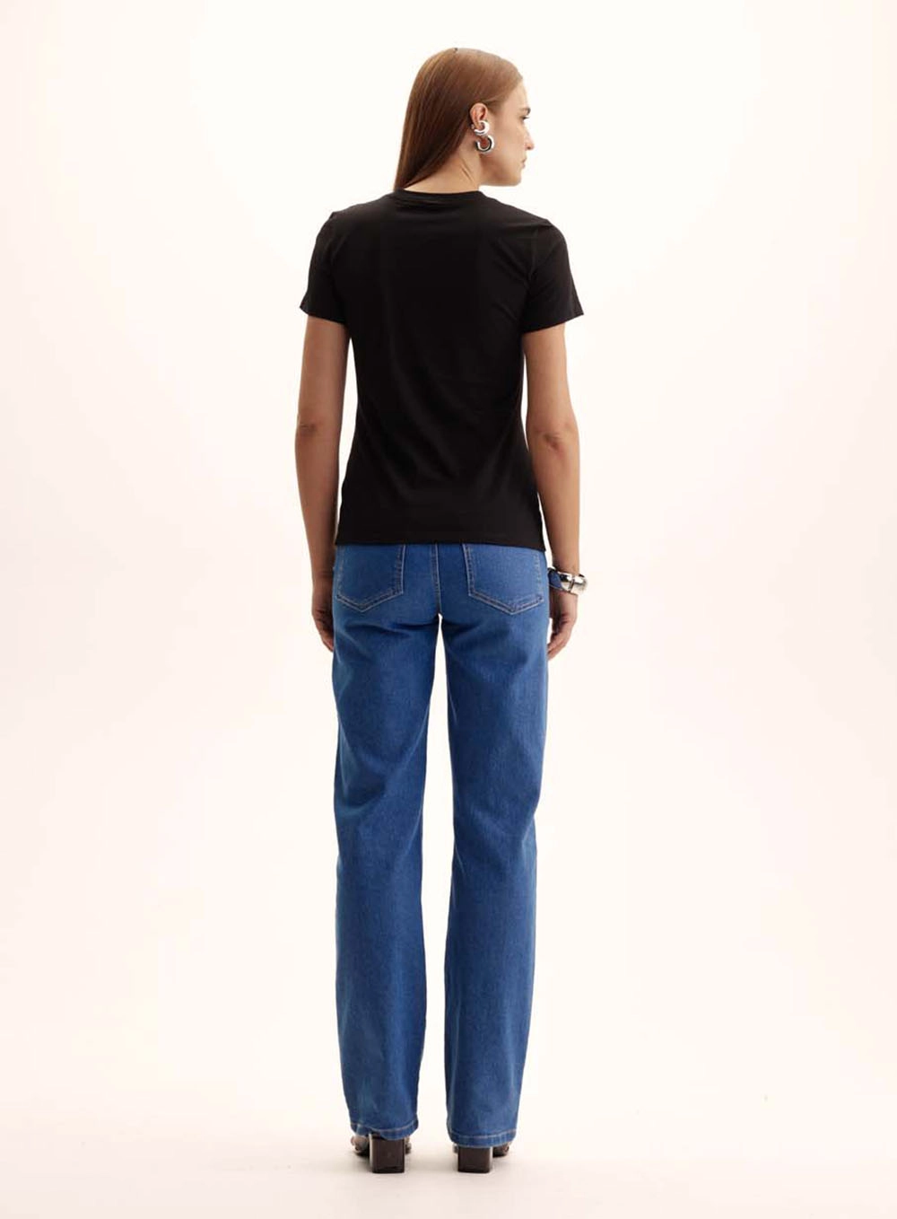 Camiseta Feminina Slim Decote Redondo Preto 5