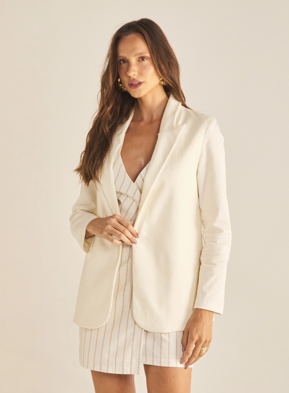 Blazer Feminino Alfaiataria Regular Com Um Botão Off Shell 2
