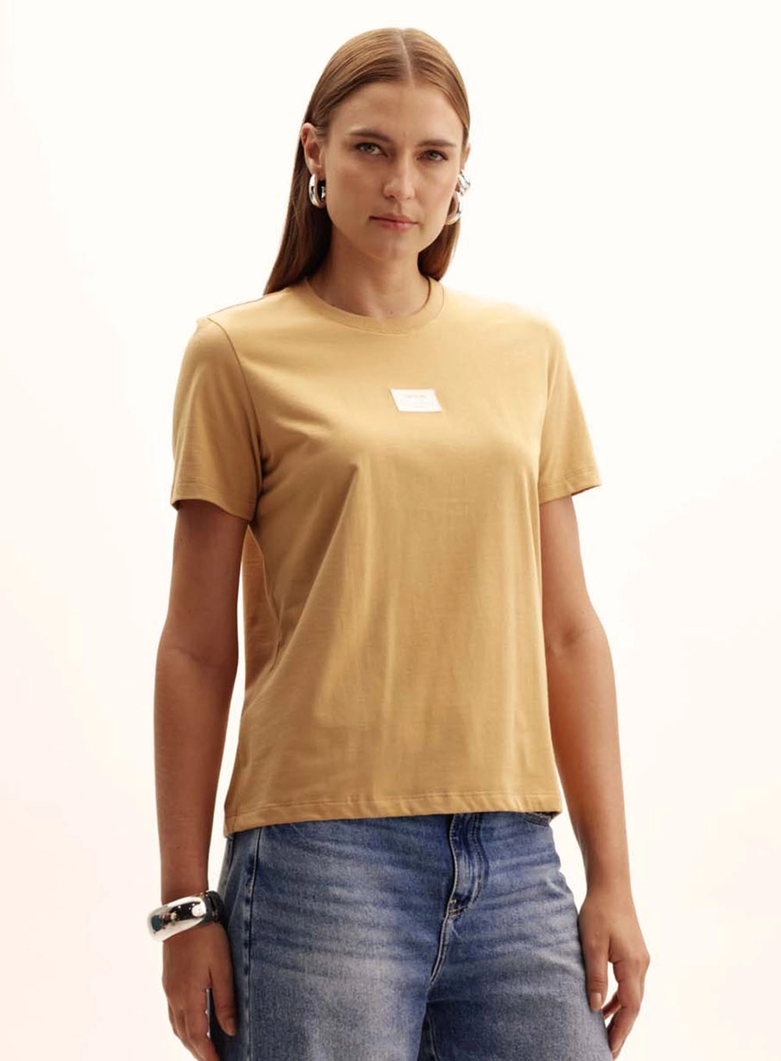 Camiseta Feminina Comfort Manga Curta Bege 2