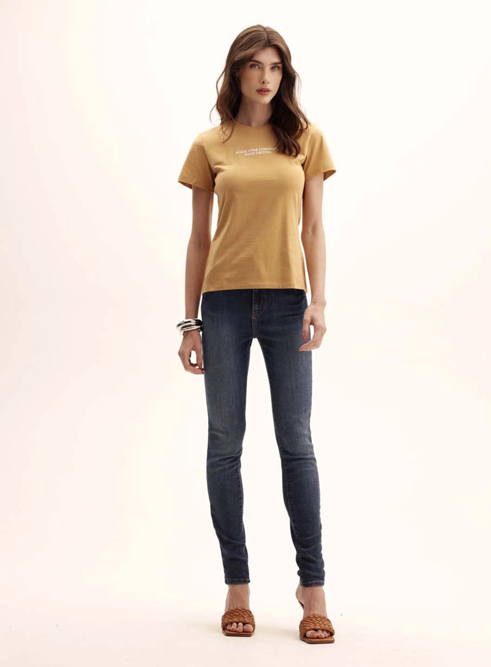 Camiseta Feminina Slim Gola Redonda Bege 1