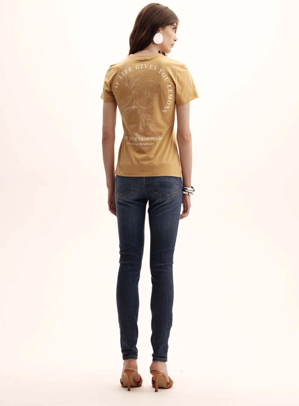 Camiseta Feminina Slim Gola Redonda Bege 5