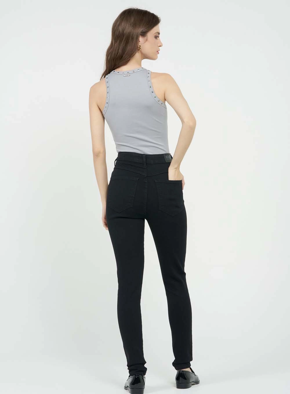 Regata Slim Com Aplicação De Tachas Cinza 4