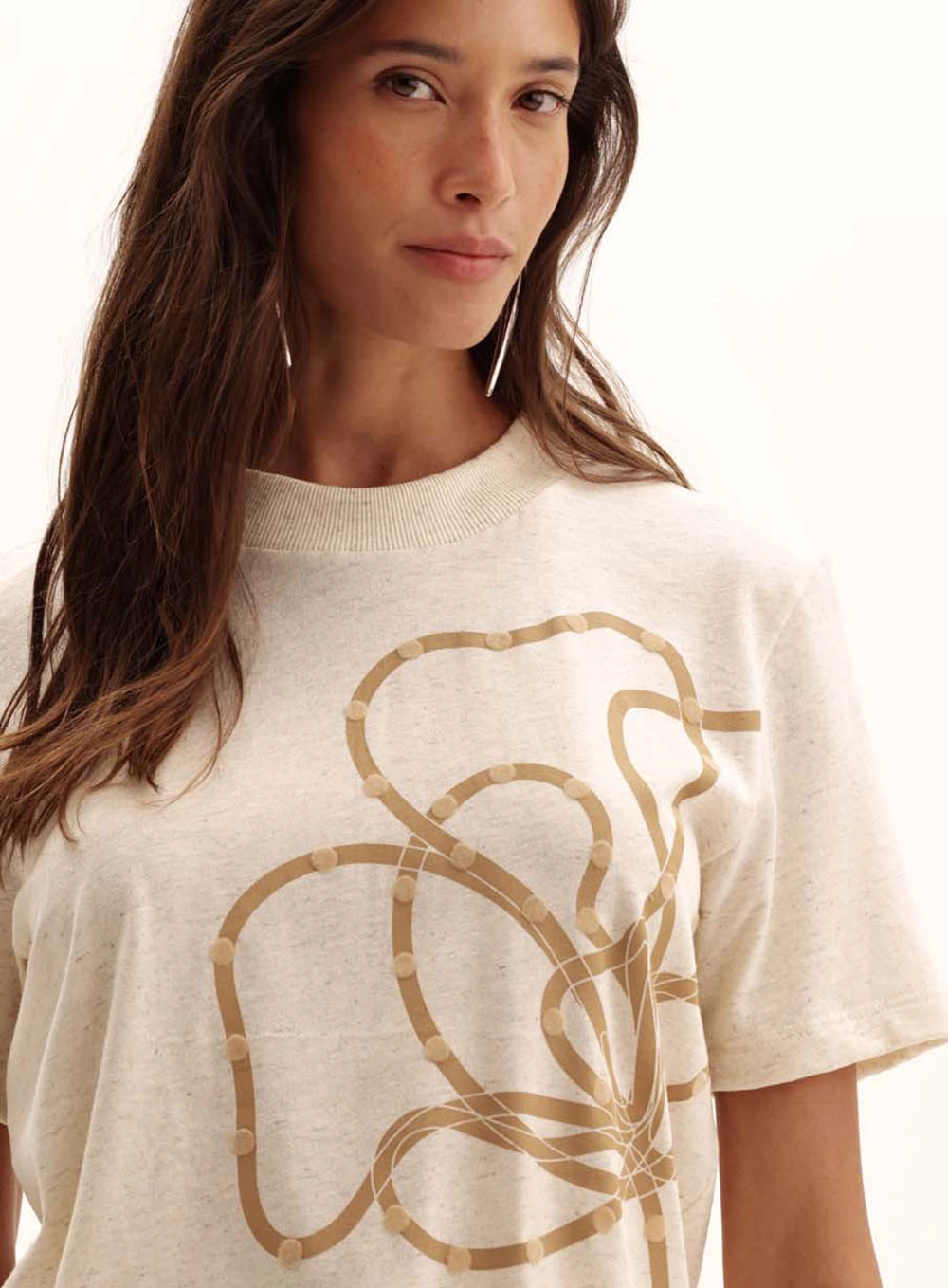 Camiseta Feminina Comfort Linho Alongada Bege 3