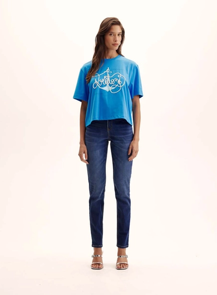 Camiseta Feminina Boy Estampada E Bordada