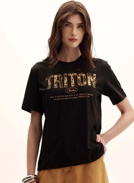 Camiseta Feminina Boy Com Logo Estampada