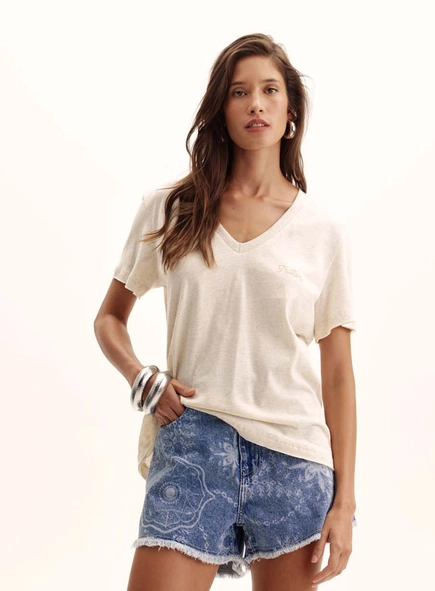 Camiseta Feminina Comfort Em Malha Com Decote V
