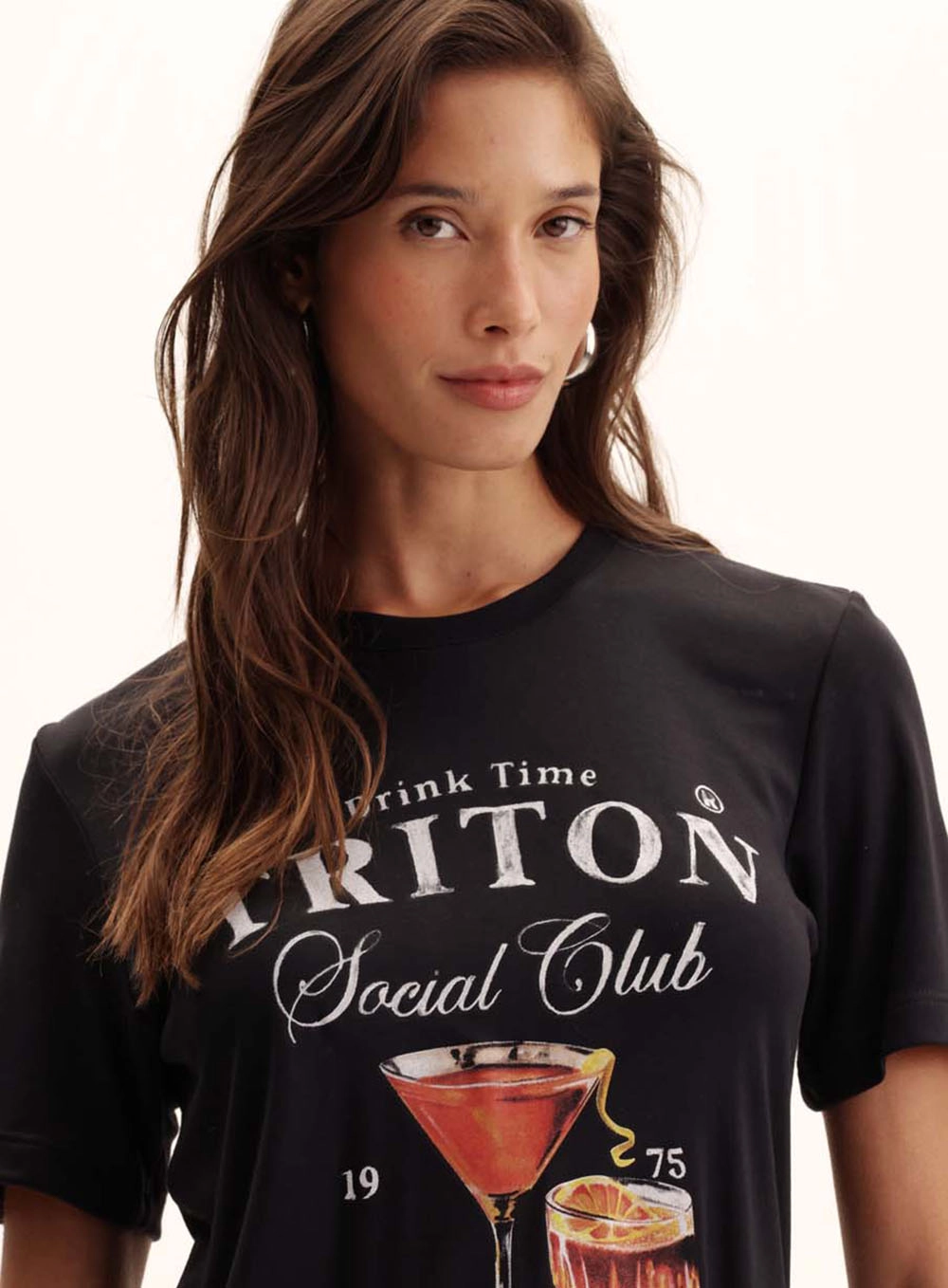 Camiseta Feminina Comfort Alongada Estampada Preto 3