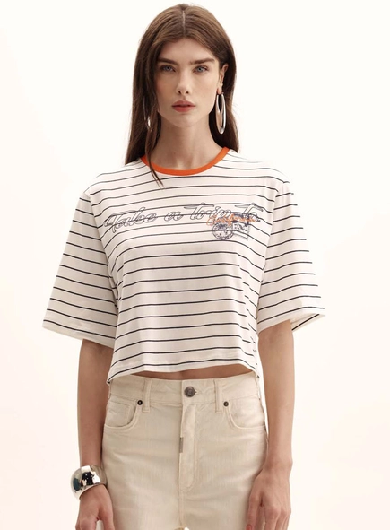 Camiseta Feminina Boy Listrada Encurtada