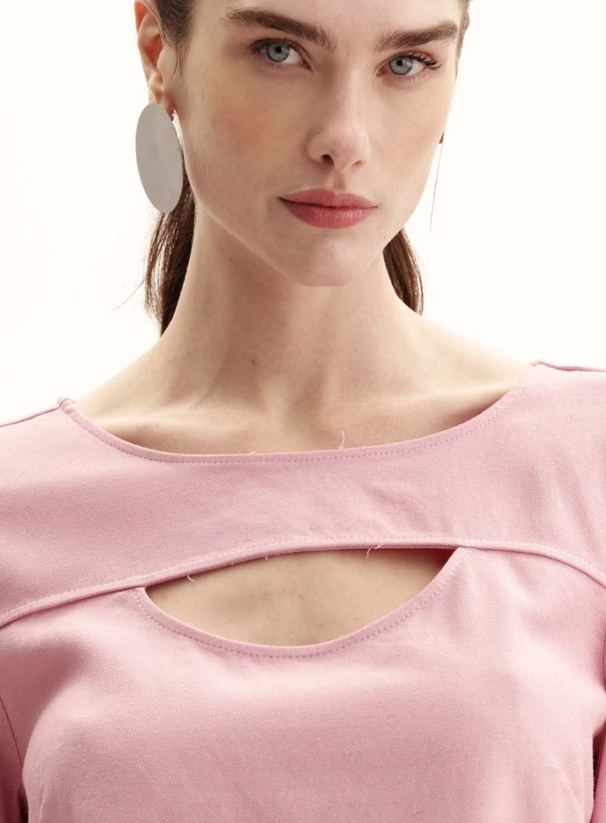 Camiseta Feminina Comfort Com Recorte No Decote Rosa 3