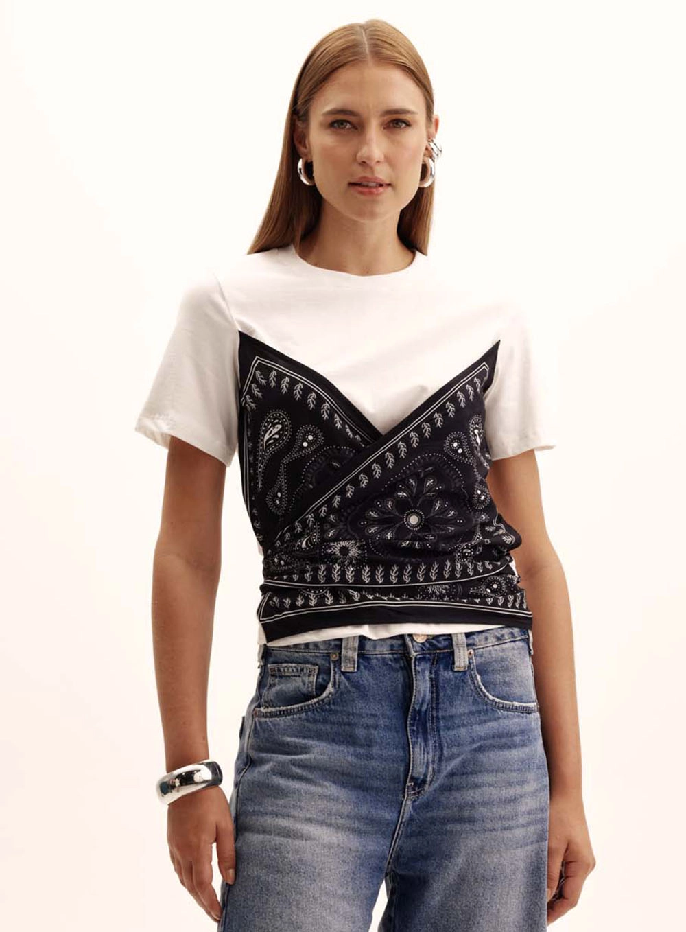 Camiseta Feminina Com Sobreposição Dark Bandana Preto 2