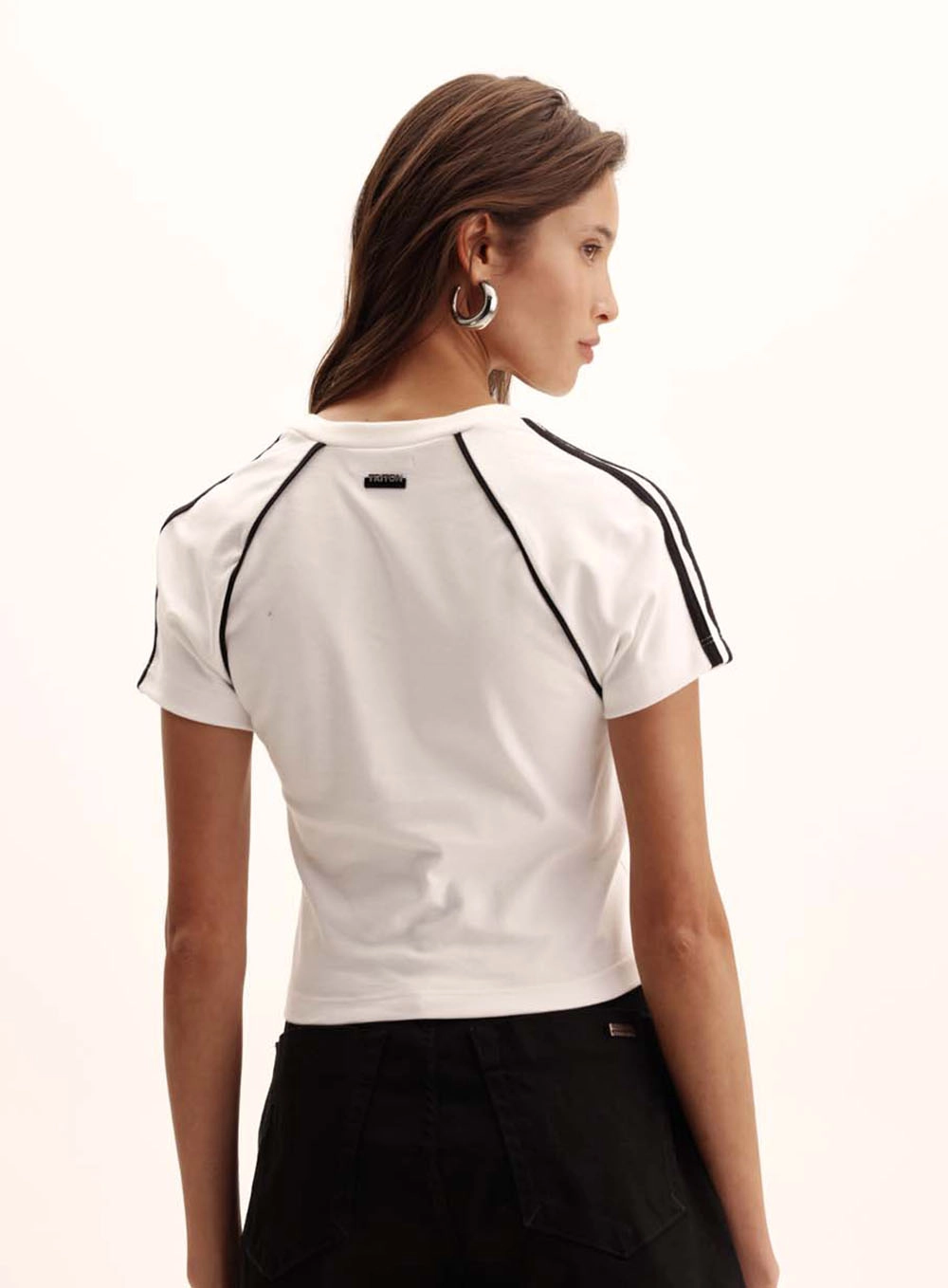 Camiseta Feminina Slim Decote V Off Shell 3