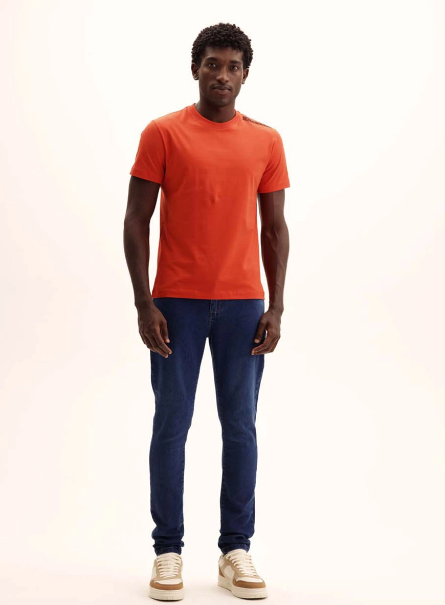 Camiseta Masculina Fit Com Estampa No Ombro Vermelho 1
