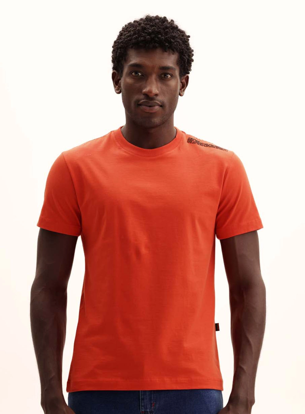 Camiseta Masculina Fit Com Estampa No Ombro Vermelho 2