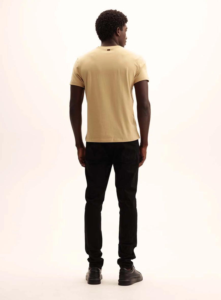Camiseta Masculina Fit Com Logo Em Alto Relevo Bege 5