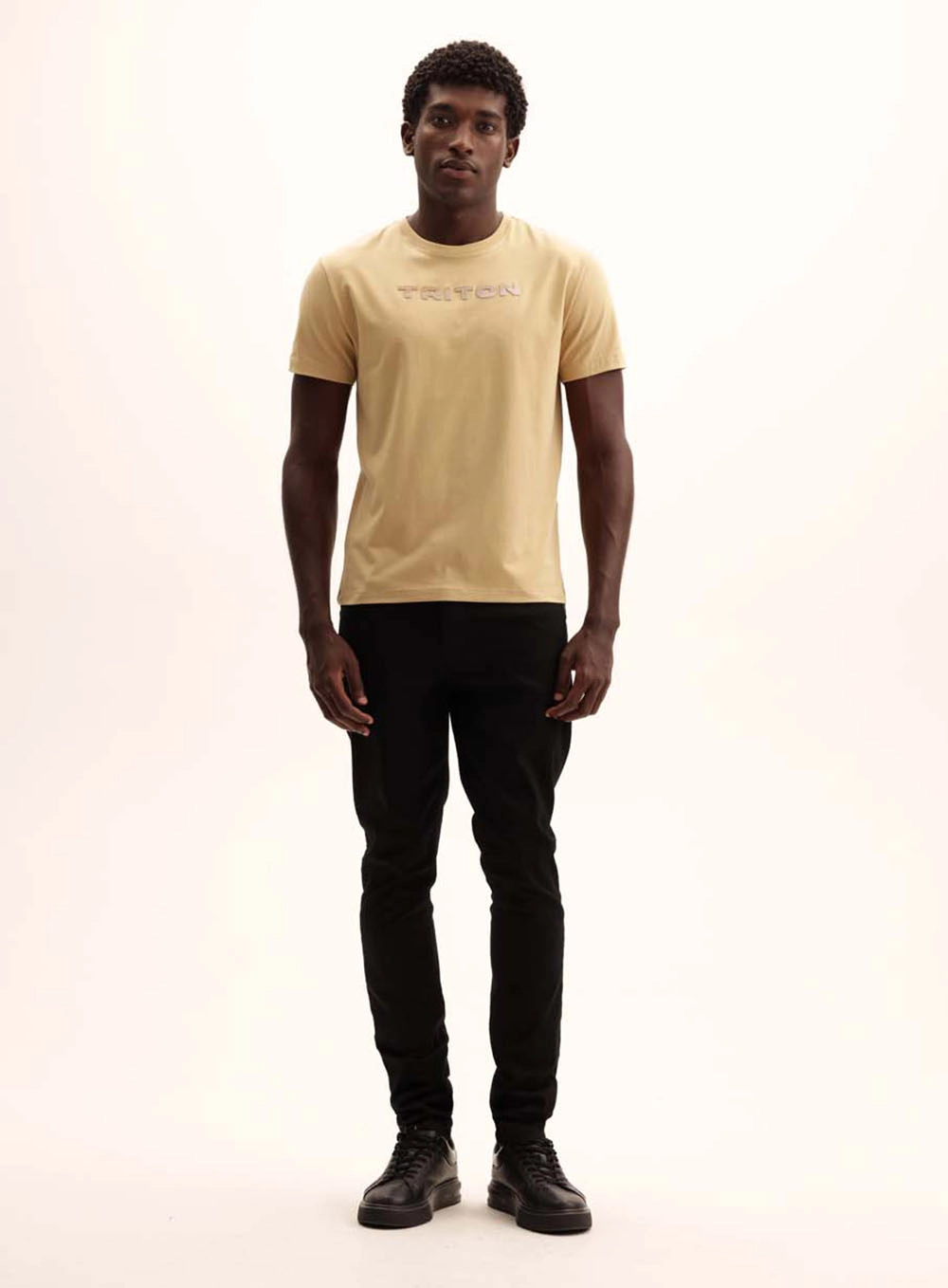 Camiseta Masculina Fit Com Logo Em Alto Relevo Bege 1