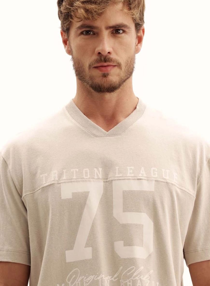 Camiseta Masculina Relaxed Gola V Bege Esquilo 3