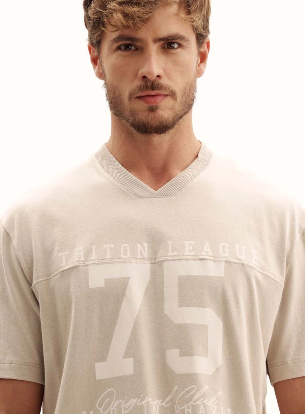 Camiseta Masculina Relaxed Gola V Bege Esquilo 3