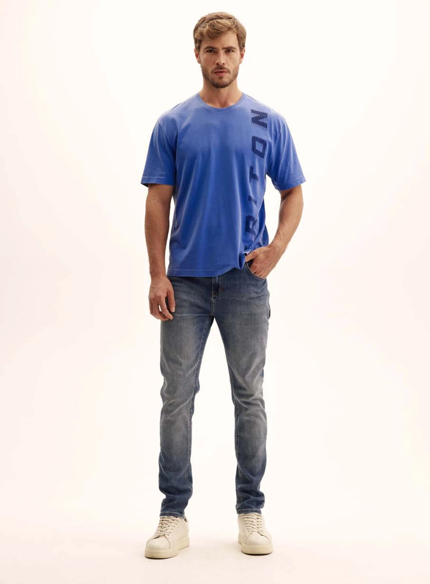 Camiseta Masculina Relaxed Logo Na Lateral Azul 1