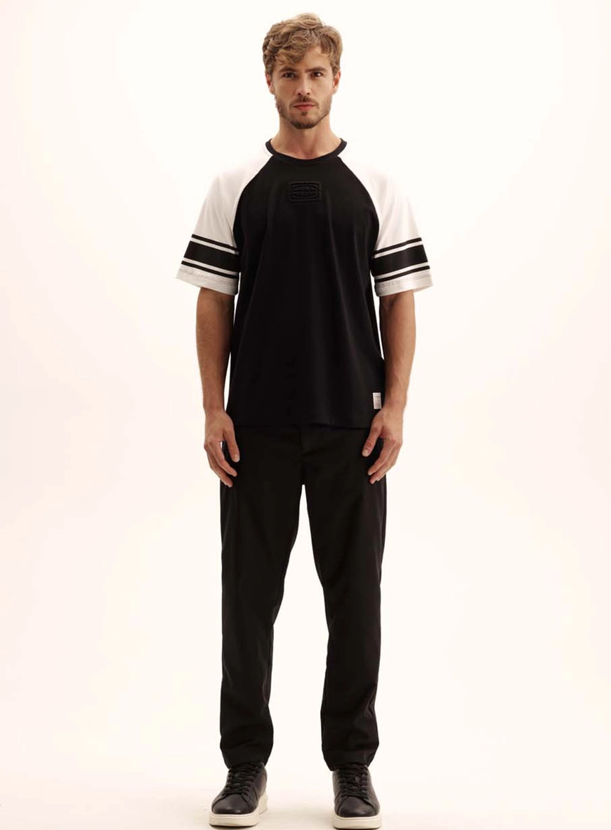 Camiseta Masculina Urban Contraste Na Manga Preto 1