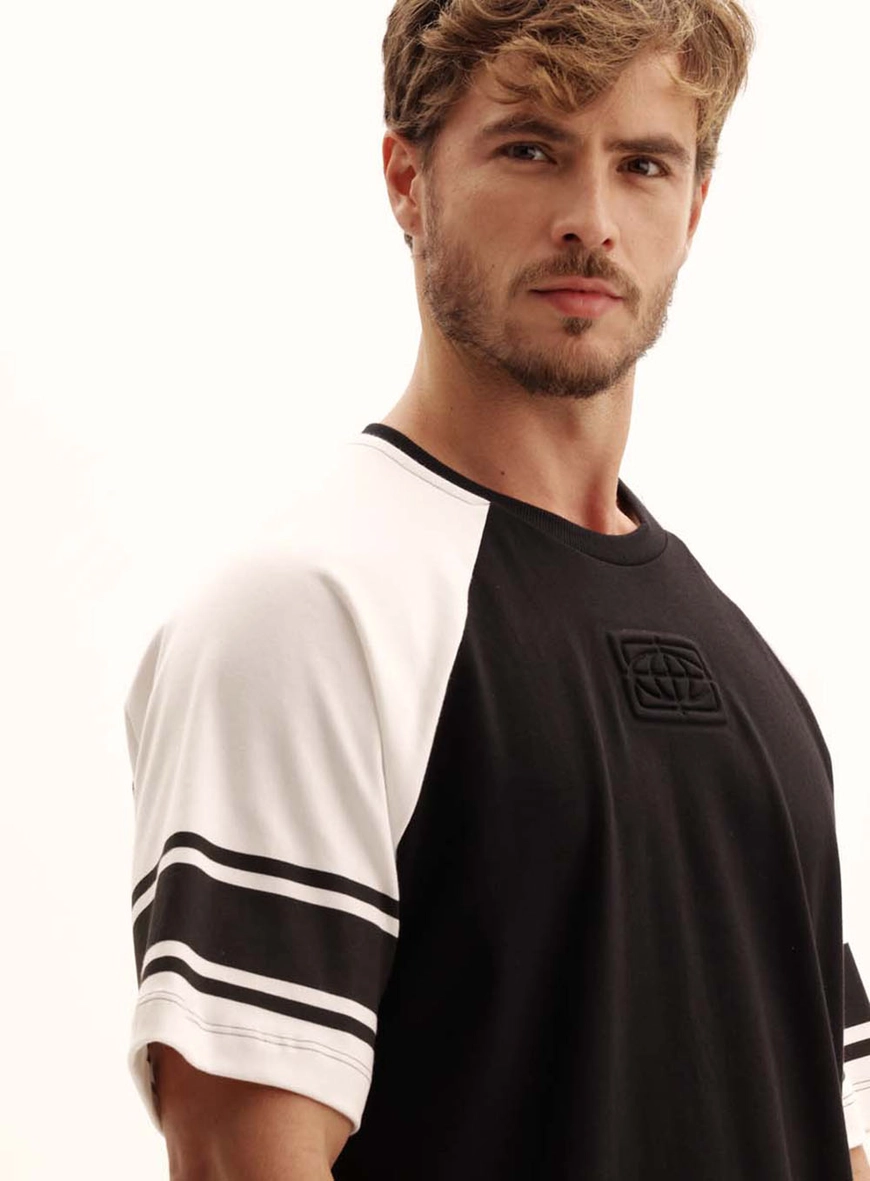 Camiseta Masculina Urban Contraste Na Manga Preto 3