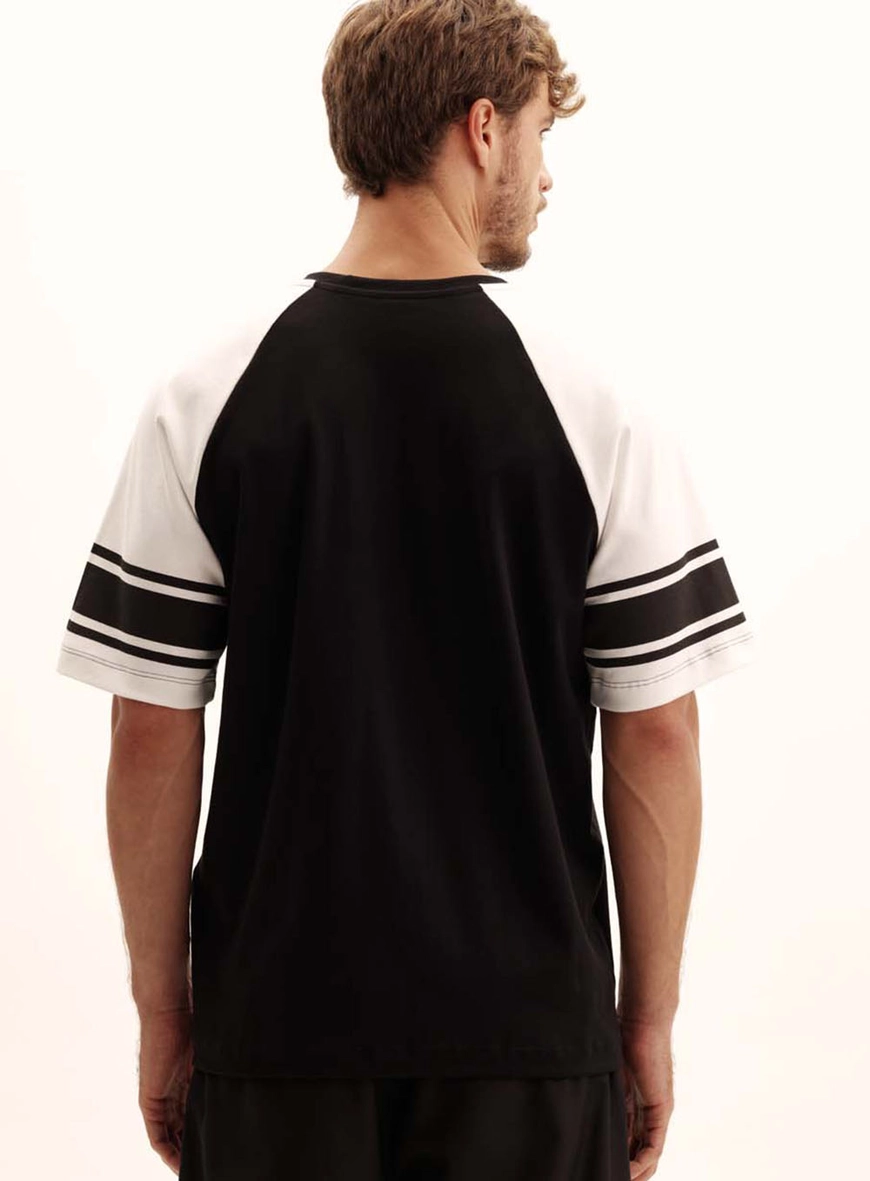 Camiseta Masculina Urban Contraste Na Manga Preto 4