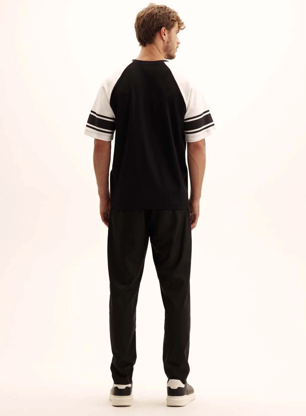 Camiseta Masculina Urban Contraste Na Manga Preto 5