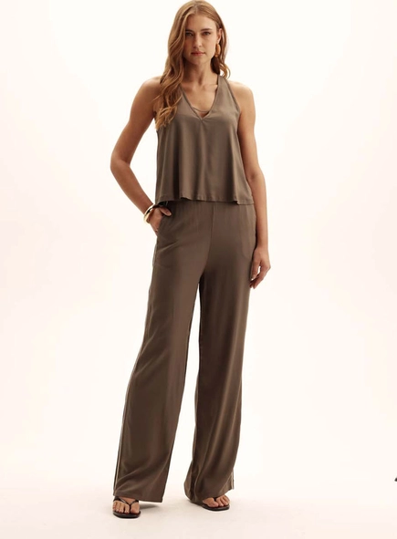 Blusa Feminina Comfort Decote V Com Amarração